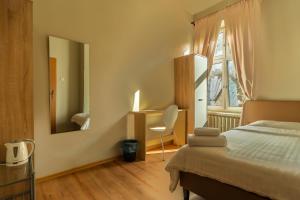 a bedroom with a bed and a mirror at Hostel H360 - dawniej Hotelik Relax in Łódź +52 photos