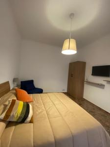 a bedroom with a large bed with a light at Matteo's Home in Vietri sul Mare