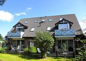 a house with a fence in front of it at Neue Liebe - Wohnung 1 in Groß Kirr