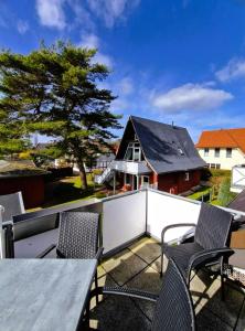 a balcony with a table and chairs and a house at Neue Liebe Wohng_4 in Groß Kirr