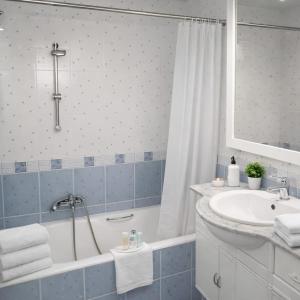 a bathroom with a tub and a sink and a shower at La Perle de Hergla Maison d Hotes in Harqalah