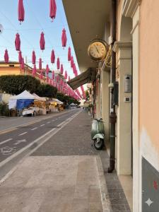 a clock on the side of a building next to a street at Central Suite - Premium Villas in Giulianova