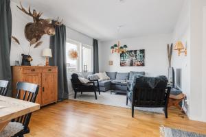 a living room with a couch and a table at Olen Village - Funäsdalen in Funäsdalen