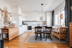 a kitchen and living room with a table and chairs at Olen Village - Funäsdalen in Funäsdalen