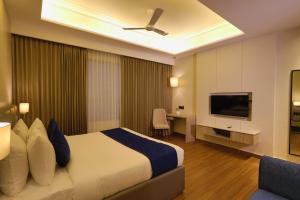 a hotel room with a bed and a flat screen tv at BB Grand in Sunām