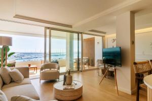 a living room with a view of the ocean at Apartamento Pink Frontline Premium in Torrevieja