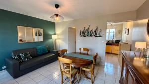 a living room with a couch and a table at Maison duplex centre plage port cabine in Le Crotoy