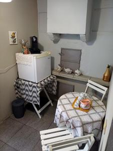 a kitchen with two chairs and a table and a counter at Alojamento Excalibur in Meda