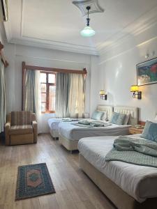 Postel nebo postele na pokoji v ubytování Hotel Karyatit Kaleici + 77 fotografií