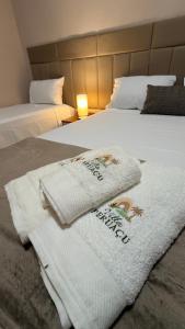 a couple of beds with towels on them at Pousada Villa Peruaçu - Na entrada do Parque Nacional Cavernas Peruaçu in Januária