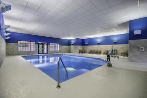 a large swimming pool with blue walls and a blue ceiling at Hampton Inn East Aurora, NY in East Aurora