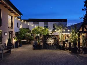 a courtyard with potted plants and lights on a building at Landgasthof Zur Post in Zilshausen