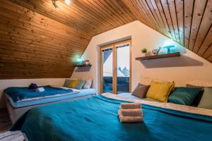 Una cama o camas en una habitación de Rys Apartmány - Liptov 66 fotos más