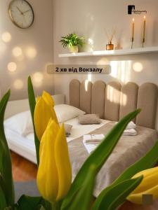 a bedroom with a bed and a yellow flower at Apartamenty Przemyśl in Przemyśl