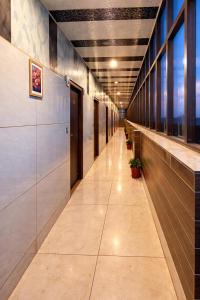 an empty hallway of an office building with windows at Hotel Sunrahi in Nagīna