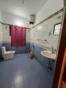 a bathroom with a sink and a toilet at Gravity Groups Blue Lagoon Villa in Kuilapayam