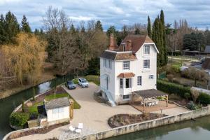 an aerial view of a house next to a river at La Villa des Coccinelles in Olivet
