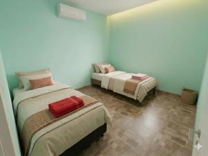 two beds in a room with blue walls at Chácara Betel in Marechal Deodoro +69 photos