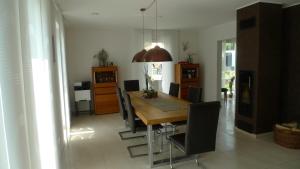 a dining room with a wooden table and chairs at Ferienhaus "Dorf-Glück" in Brilon