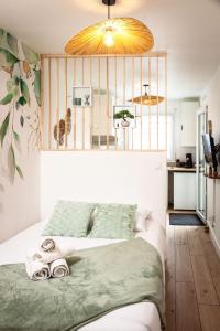 a bedroom with a large bed with a gold ceiling at La casa del Platana in Domagné