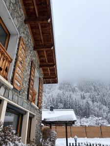 a house with snow on the windows of it at Chalet d'Honneur in Chamonix