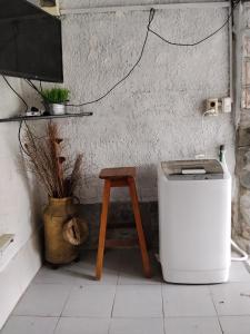 a table and a stool next to a trash can at Hostel Familiar Estudiantil in Montevideo +19 photos