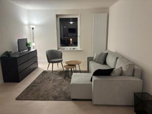 a living room with a couch and a table at Appartement Daalseweg in Nijmegen