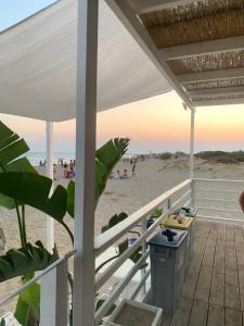 a view of the beach from the porch of a beach house at Nonna Annunziata, Casa tipica Salentina vicino le spiagge in Gemini