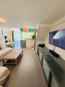 a living room with a couch and a table at Coeur Créole in Saint Barthelemy
