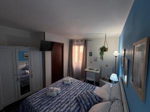 a bedroom with a bed and a blue wall at Al Bastione B&B in Barletta