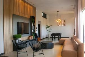 a living room with a couch and a table at Condominio Uhane Luxury Villas in São Miguel do Gostoso