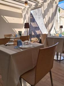 a dining room with a table and chairs at b&b Civico 30 in Lonato