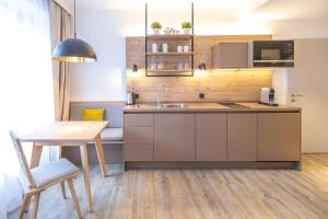 an open kitchen with a table and a dining room at keyone homes Hochficht in Ulrichsberg