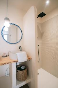 a bathroom with a sink and a mirror at Les archives de Georges 153 - Appart' de standing en centre-ville - Balcon privé, Climatisation, Caméra de vidéo surveillance in Périgueux
