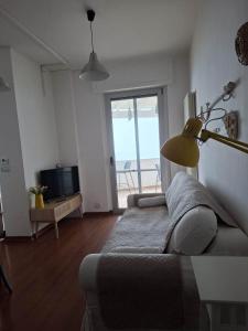 a living room with a couch and a lamp at Casa Vacanze Nord-Ovest in Gallipoli