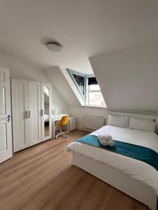 a bedroom with a bed and a desk in it at 13 Frankfield Terrace, Summerhill South, Cork, T12 PY79 in Cork