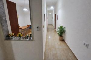 a hallway with a mirror and a plant in it at "Babbo" Nicola in Salve