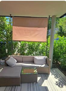 a couch sitting under a gazebo on a patio at Gemütlich wohnen nahe Frankfurt in Karben