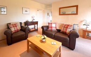 a living room with two couches and a coffee table at Rubbing House in Marske
