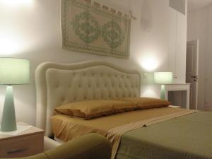 Un pat sau paturi într-o cameră la B&B Il Porticciolo Portoscuso