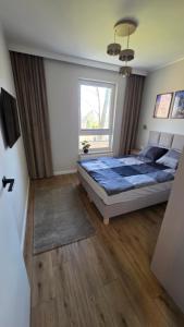 a bedroom with a bed and a window at Wyspa9 - Gdańsk Wyspa Sobieszewska in Gdańsk