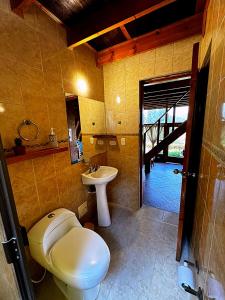 a bathroom with a toilet and a sink at Chalet mirador campestre, cerca al centro in Tocancipá