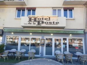 a hotel do in a post office with tables and chairs at Hôtel de la poste in La Celle-sous-Gouzon