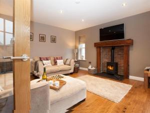 a living room with a couch and a fireplace at 2 Bed in Stokesley oc-g0072 in Carlton