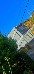 a reflection of a building in the side of a window at Carcará Hostel Ipanema - Zona Sul POA in Porto Alegre