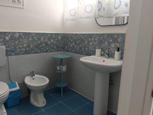 a bathroom with a sink and a toilet at Il Sole del Mediterraneo in Noto