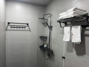 a bathroom with white towels hanging on a wall at Son Tinh Hotel in Dồng Văn