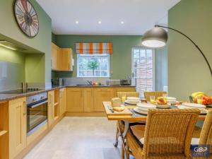 a kitchen with a table and chairs and a clock at 2 Bed in Harrogate oc-hh029 in Harrogate