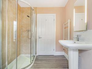a bathroom with a glass shower and a sink at 2 Bed in Harrogate oc-hh029 in Harrogate +17 photos