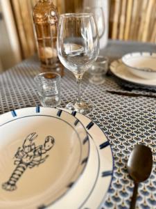 a table with a plate and a wine glass at Clewis in Saint Malo